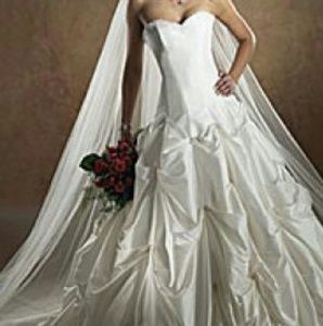 Maggie Sottero Wedding Gown